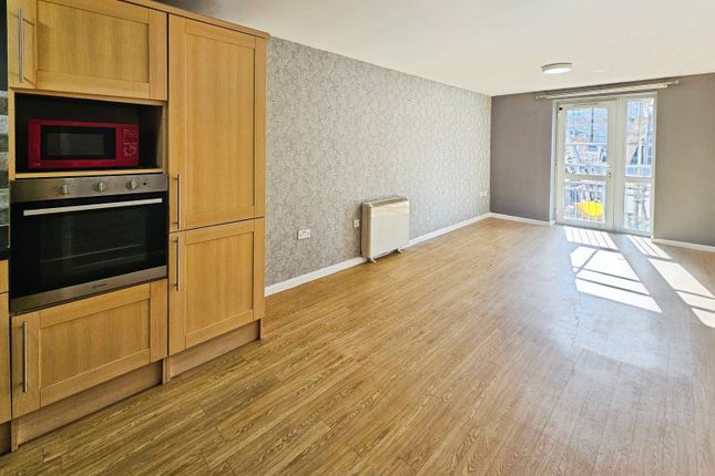 10, Brackendale Court, Bradford photo 3