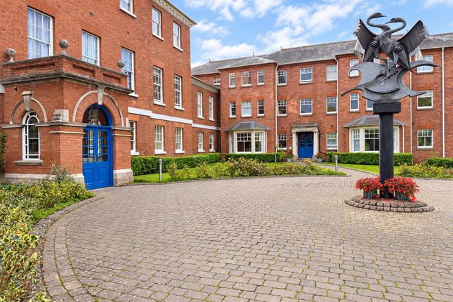 2-bed flat on Wye Way, Hereford, £185,000