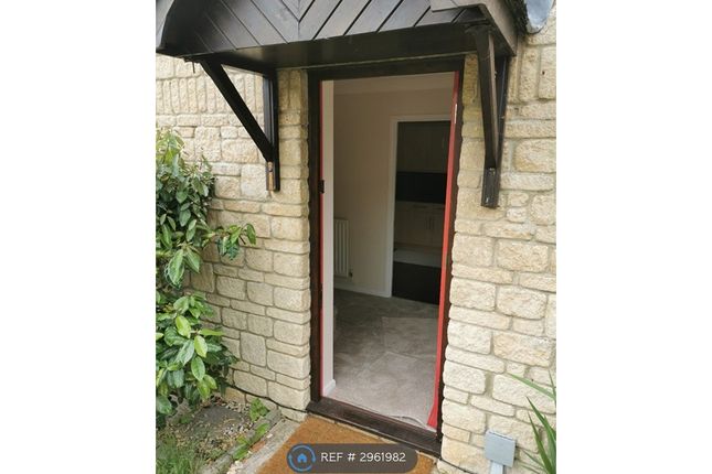 Hanstone Close, Granhams Lane, Cirencester photo 2