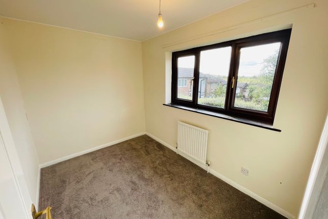 Terraced house to rent in Green Walk, Hyde