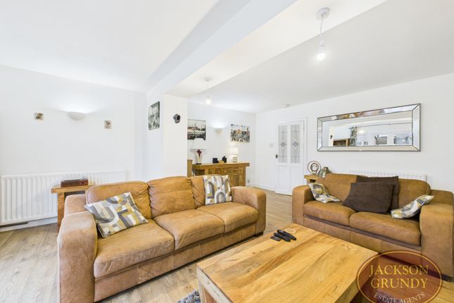 14, Park Leys, Daventry photo 2