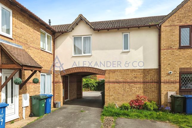 Thumbnail Flat to rent in Willow Drive, Bicester, Oxfordshire
