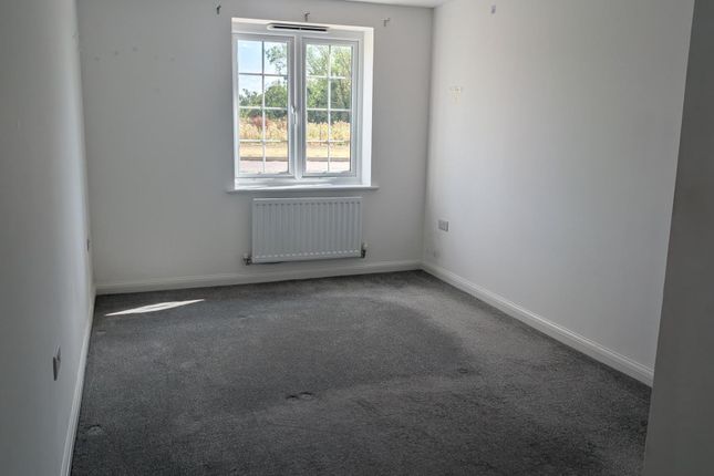 30, Harrier way, Hardwicke, Gloucestershire photo 4