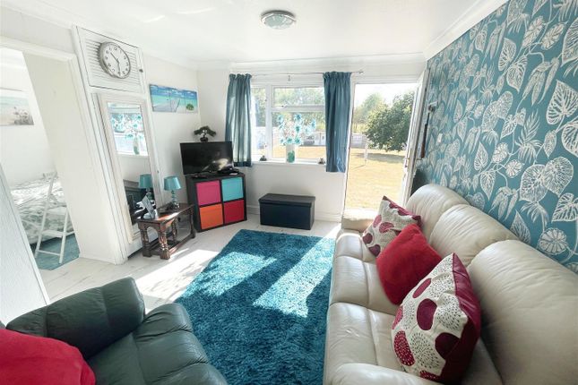 Chalet 192, Sandown Bay Holiday Centre, Yaverland Road, Sandown photo 2