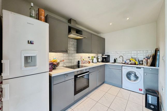 71 Martlesham Walk, London photo 2