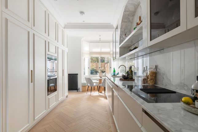 Flat for sale in Hereford Square, London