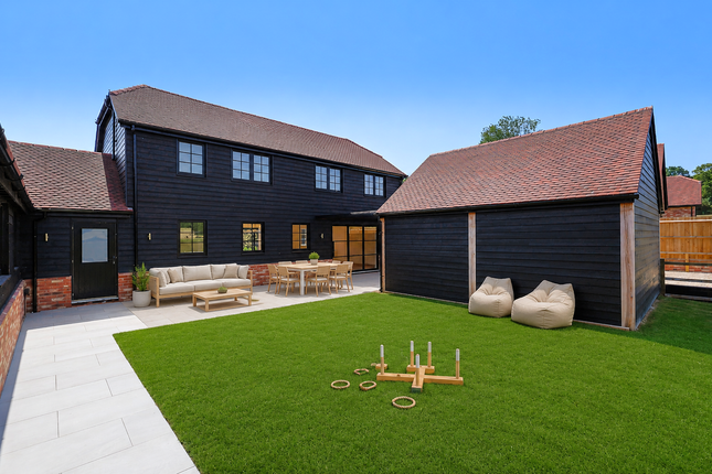 6, Old Farm Close, Surrey photo 4