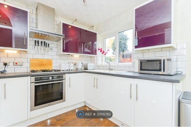 Castlerea Close, Eccles, Manchester photo 3