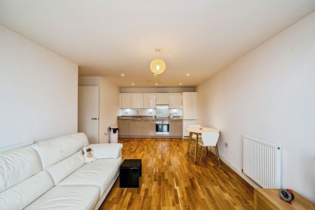 Flat 49, Crossways, Windsor Road, Slough photo 3