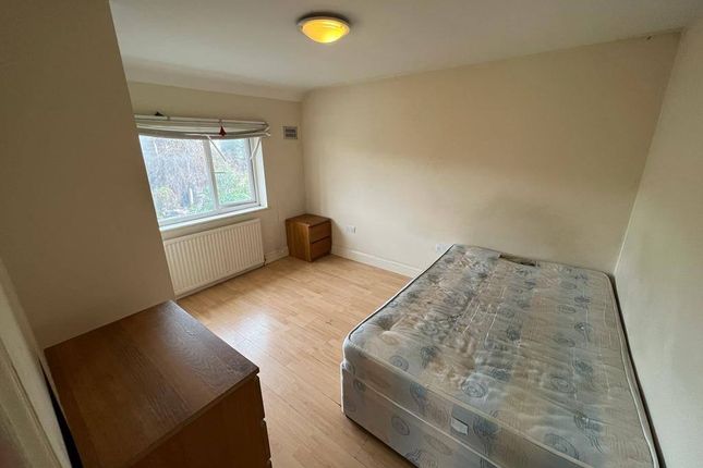 Thumbnail Room to rent in Browning Avenue, Worcester Park