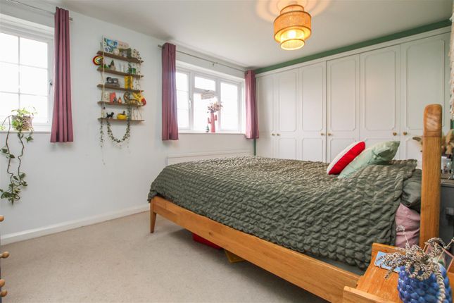 End terrace house for sale in Cotswold Gardens, Hutton, Brentwood