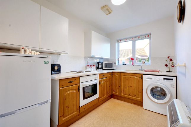 7, Cooke Close, Nottingham photo 3