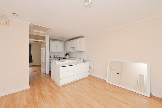 2, Pauls Court, Pauls Lane, Hoddesdon photo 4