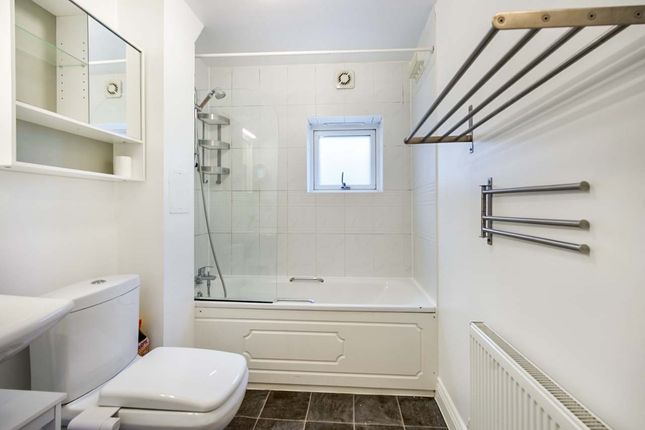 Flat to rent in 307 Beulah Hill, London