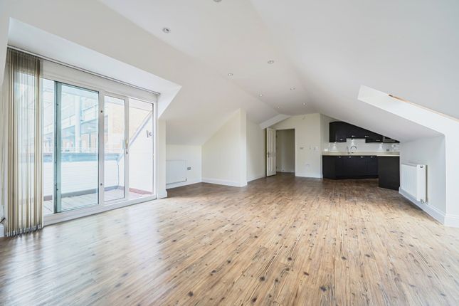 9, Blacksmiths Court, Palmers Green photo 4