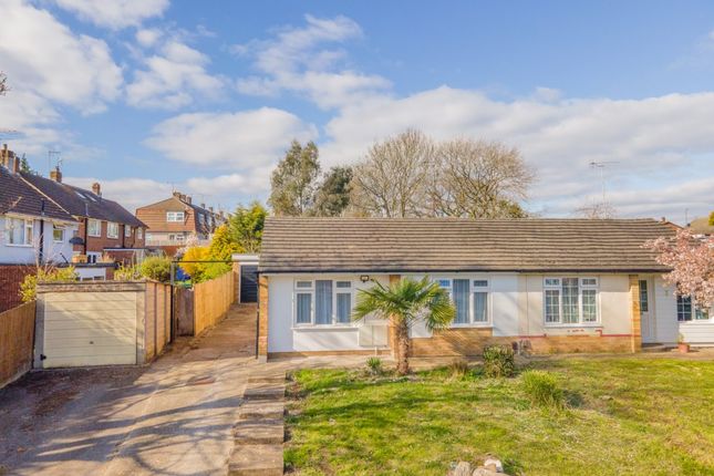 Thumbnail Bungalow to rent in Eastwood Road, Woodley, Reading
