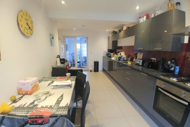 7, Edwin Road, Edgware photo 4