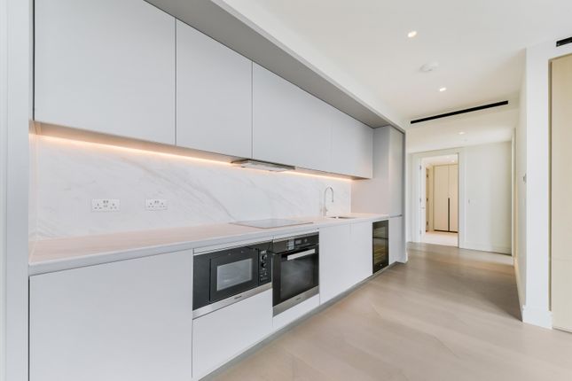 Flat to rent in One Bishopsgate Plaza, Houndsditch, London