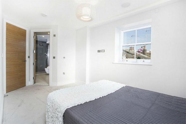 Flat to rent in Chancellors Street, London
