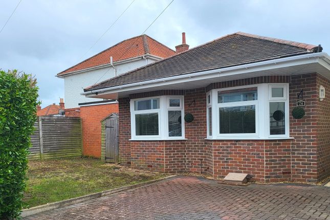 2 bed detached bungalow to rent in Coombe Gardens, Bournemouth BH10
