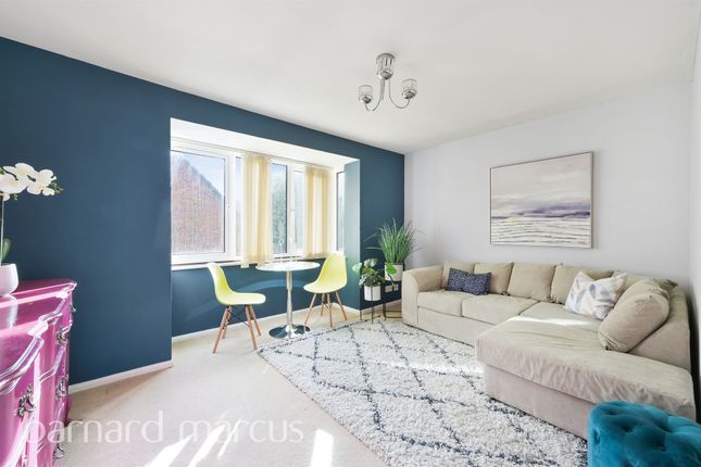 Flat for sale in Greyhound Road, Sutton