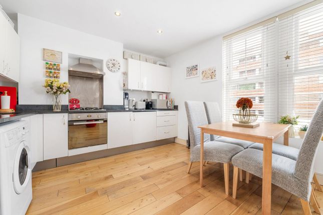 Flat 2, 19, Balham Hill, London photo 2