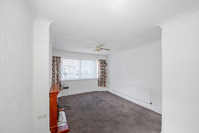 2, Oak Avenue, Hull photo 3