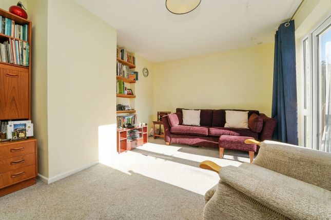 Yew Tree Close, Dursley photo 4