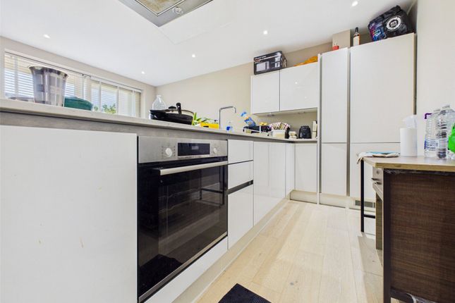 19, Domus Court, Crayford photo 4