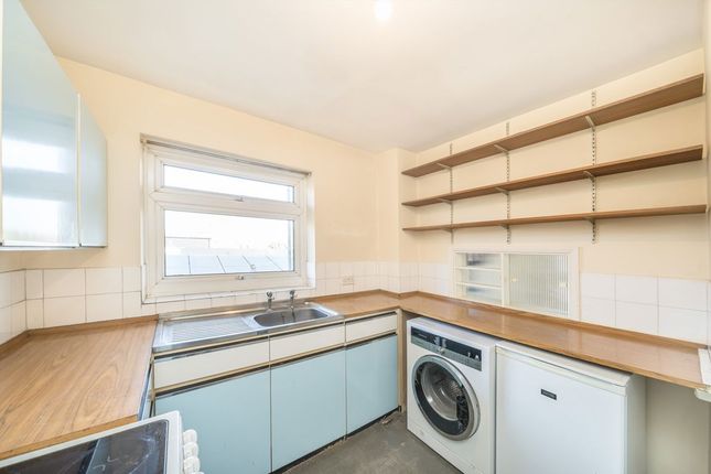 Flat 10, 22, Montague Road, London photo 3