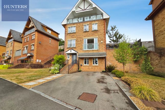 17, Gerddi Ty Bryn, Bridgend photo 2