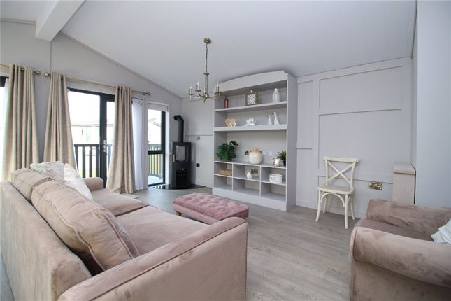 8 Jubilee Gardens,, Shorefield Country Park, Near Milford On Sea photo 2