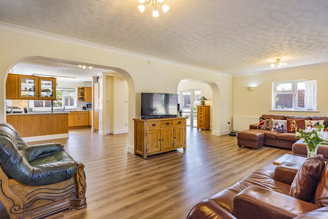 4, Orchard Close, Clifton Village photo 4