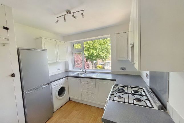 27, Rushmore Close, Bromley photo 3