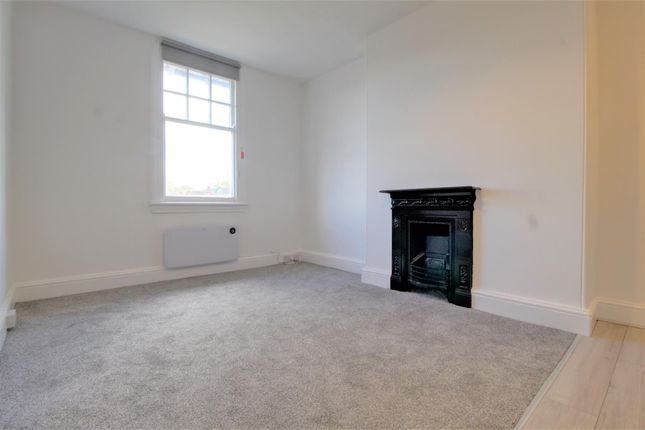 Flat to rent in St. Michaels Square, Gloucester
