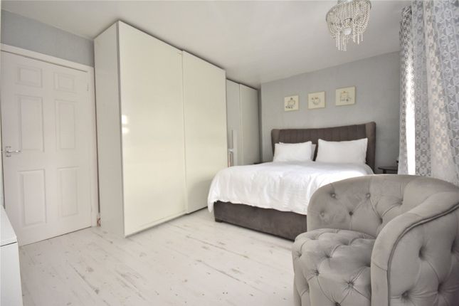 21, Oak Tree Crescent, West Yorkshire photo 5