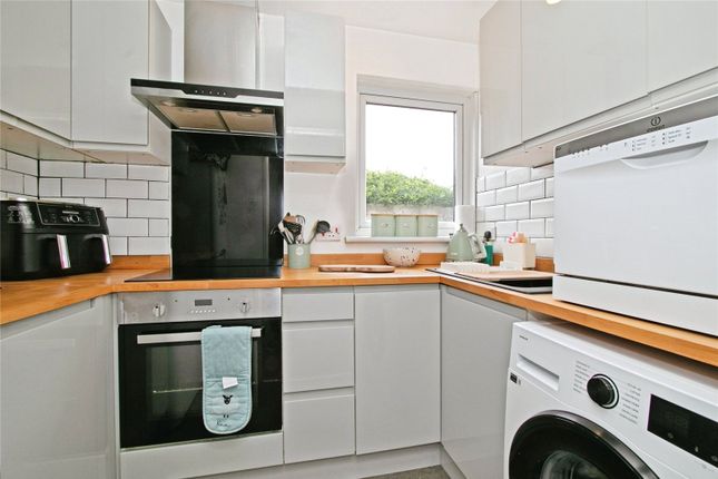 1, Byan Close, Cornwall photo 3