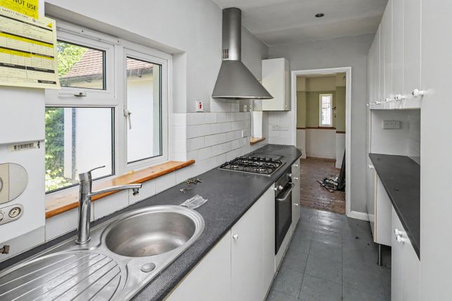 4, Wyllyotts Close, Potters Bar photo 4