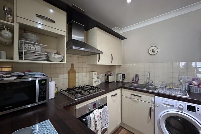 Blackthorne Court, 5, Staines Road West, Ashford photo 5