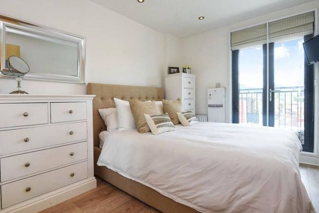 Flat 2, 3, Cottage Road, London photo 3