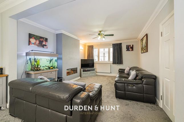 64 Doncaster Way, Upminster photo 2