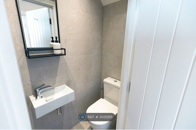 Flat, Harney Court Ommaney Road, London photo 4