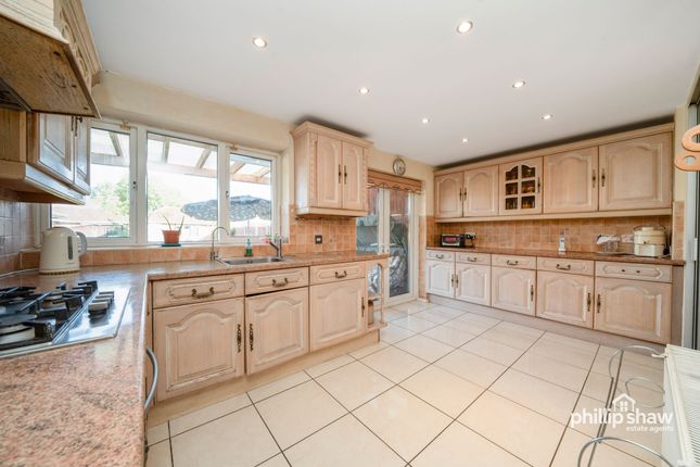 5 Redhill Drive, Edgware photo 4