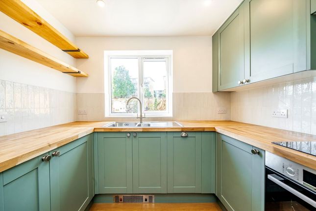 12, Riverside Close, London photo 2