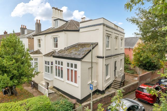 2-bed flat on Magdalen Road, Exeter, £275,000
