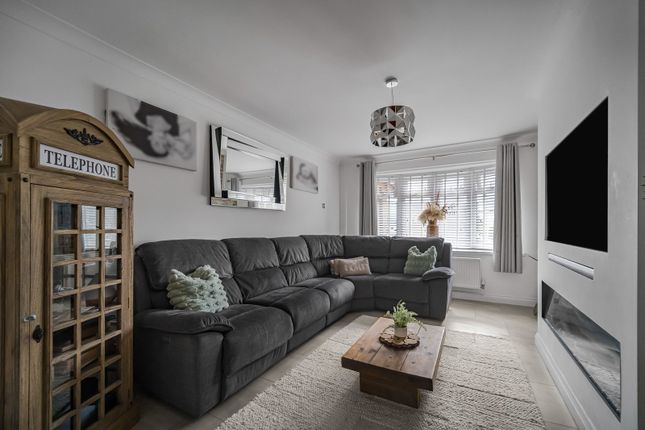 35, Whiterock Avenue, Pontypridd photo 3