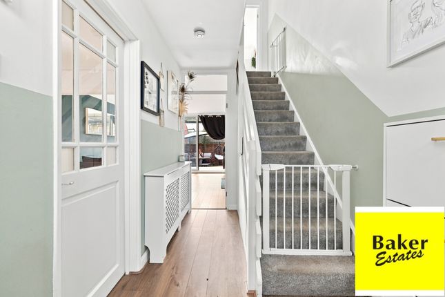 13, Stanway Close, Chigwell photo 4