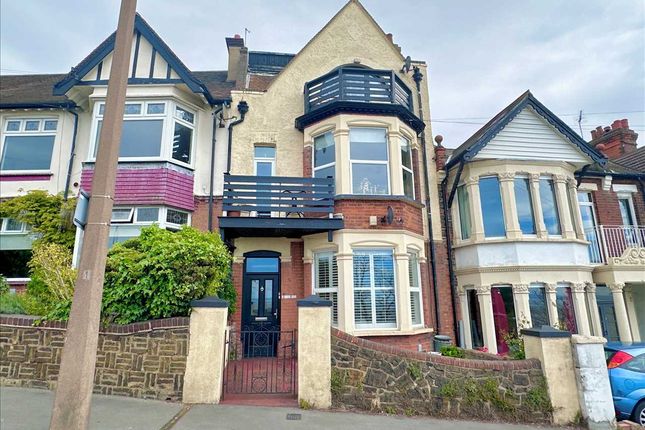 Flat for sale in Cliff Gardens, Leigh On Sea
