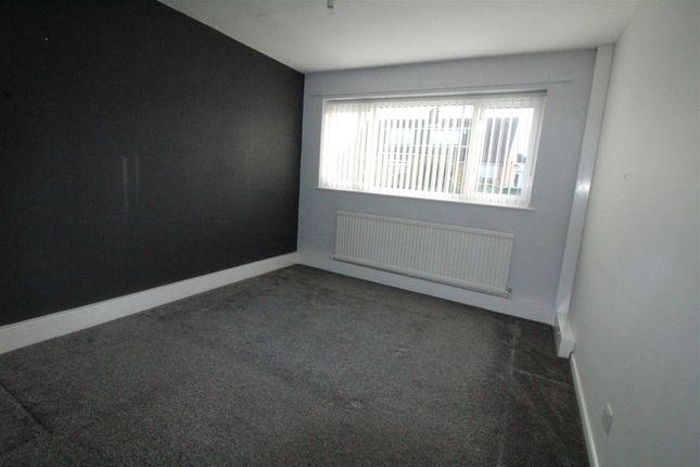 10, Beech Way, Batley photo 5