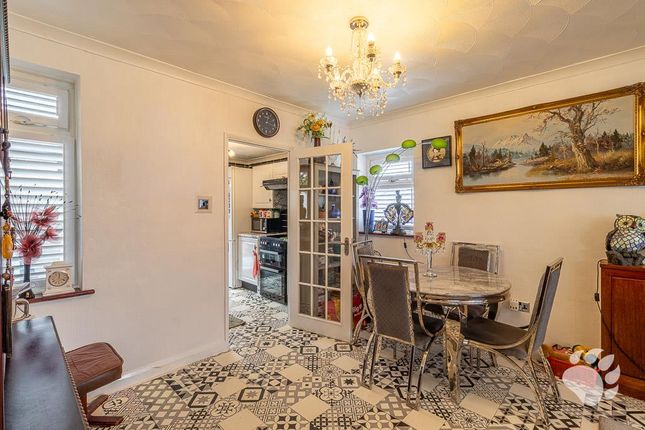 38, Avondale Road, Basildon photo 4